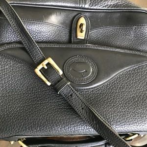 Vintage Dooney & Bourkey crossbody bag.